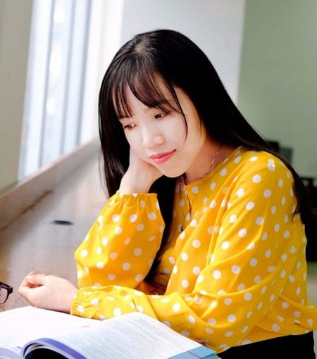 Blog 12 Cô giáo Phạm Thị Hồng Vân (Vân Sky) sinh năm 1985, Lâm Đồng từng phát âm sai rất nhiều từ tiếng Anh.